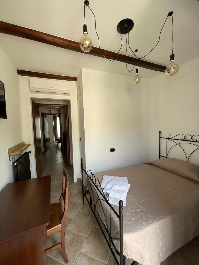 La Vie En Rose Bed & Breakfast Fondi Exterior photo